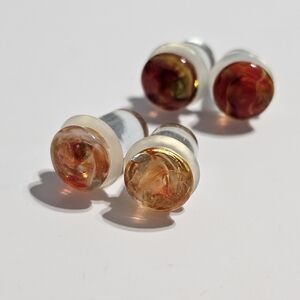 Elegant Gold and Red 0g 8mm Glass Plug
